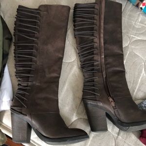 Heeled boots